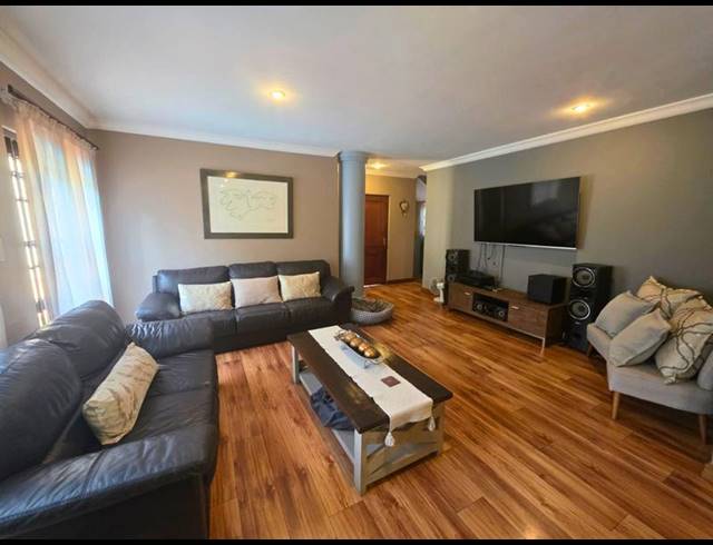 3 BEDROOM TOWNHOUSE FOR SALE IN FAERIE GLEN